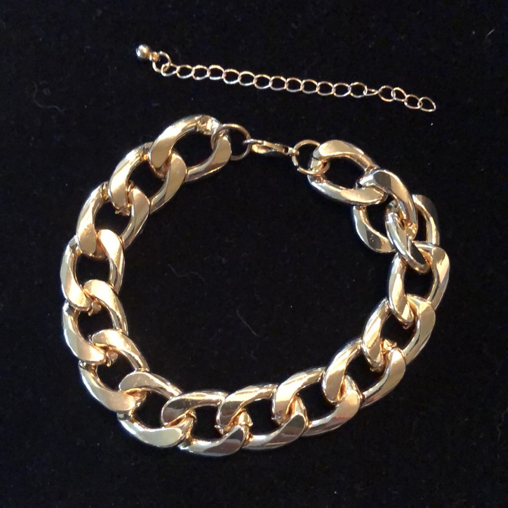 🌟Classic chunky chain bracelet with extender to wear alone or stack